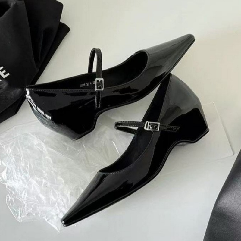 أحذية نسائية أنيقة جديدة لعام  - مراجعة Women'S Shoes وسعره
